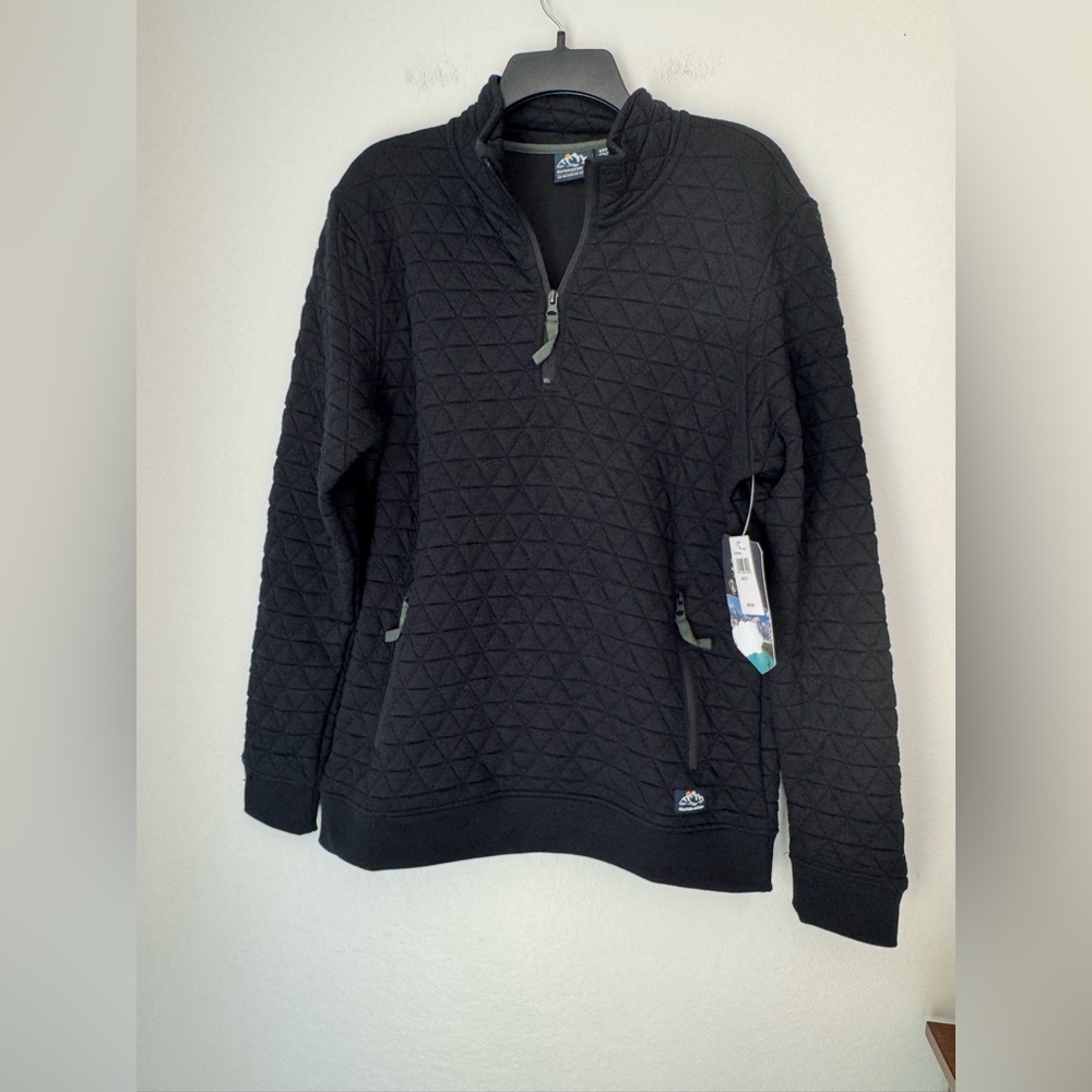 NWT Mountain and Isles Black Quilted Pullover - Size Small